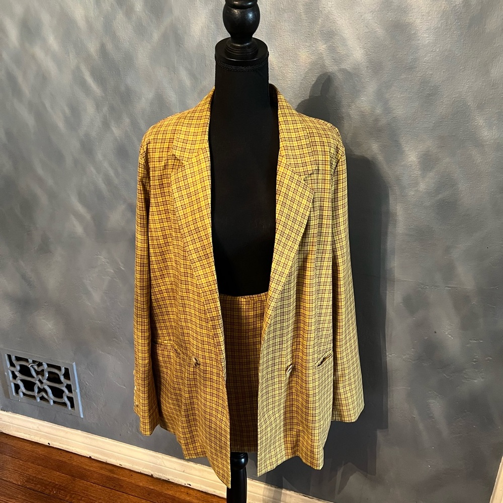 Lunik , Size Large, Womens plaid two piece set. Skirt and Blazer